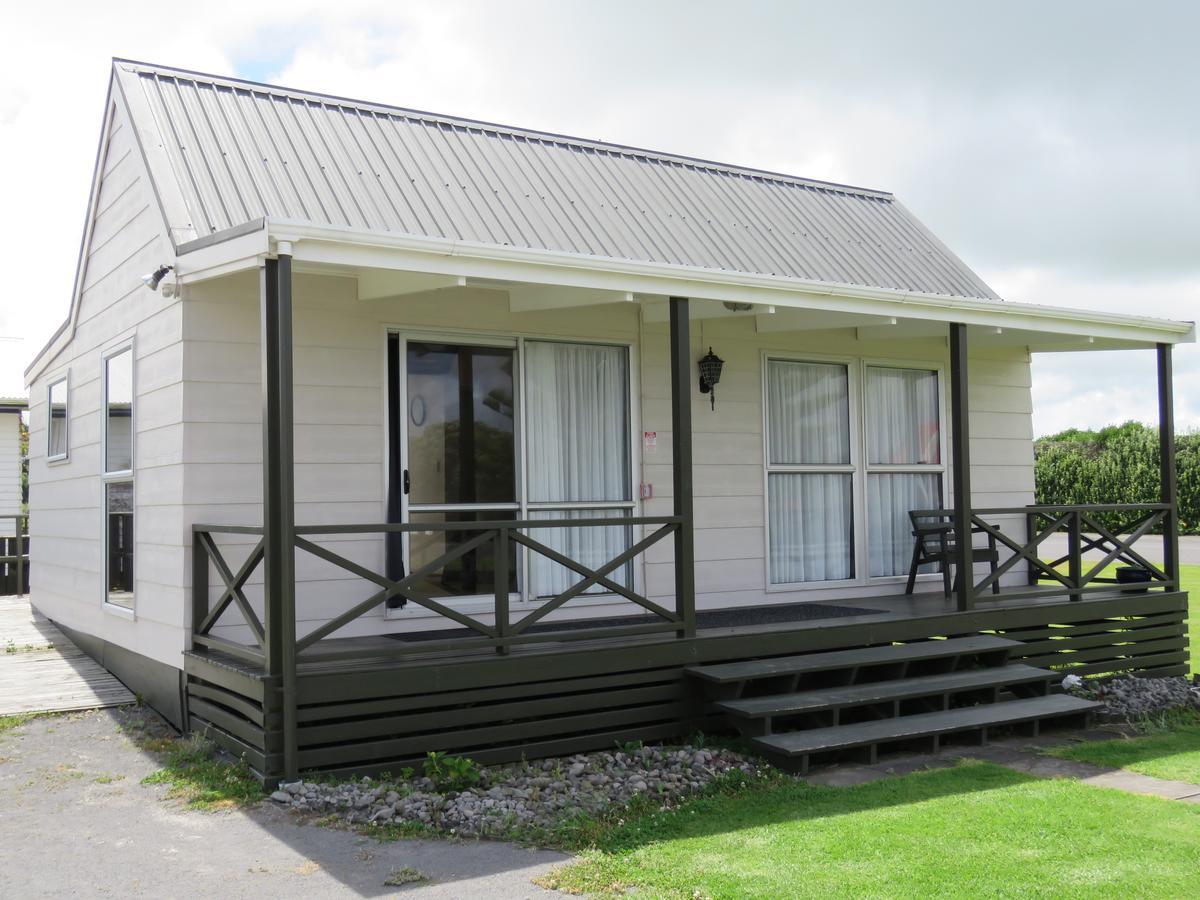 Opunake Motel And Backpackers Lodge Exterior photo