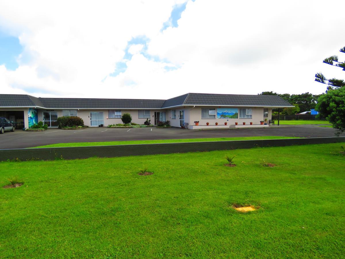Opunake Motel And Backpackers Lodge Exterior photo